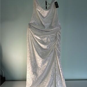 Elegant White Sleeveless Dress